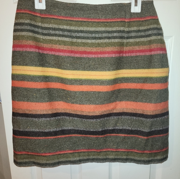 Custom made 100% wool wrap-around mini skirt with lining - Picture 3 of 3